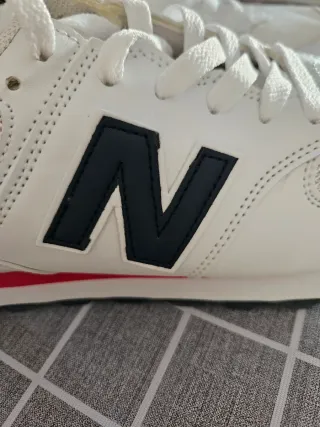 Zapatillas deportivas blancas y negras talla 39