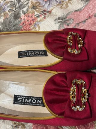 Zapatos de fallera rojos