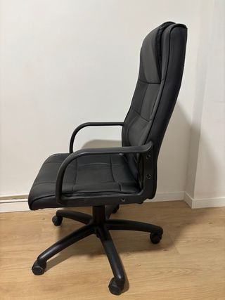 Silla de oficina negra