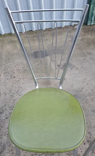 Juego de 4 sillas metálicas verdes