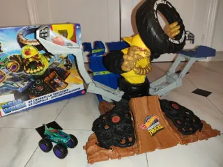 Pista Hot Wheels Monster Trucks