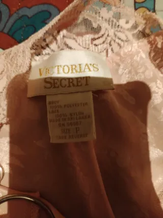 Camisón corto Victoria's Secret rosa encaje.