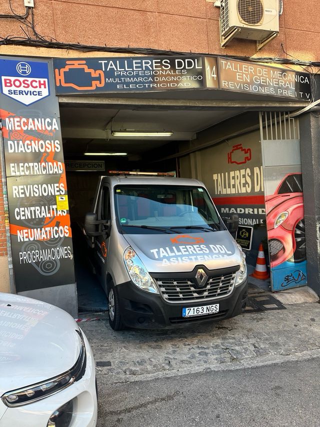 Renault Master 2017 grua porta vehiculos