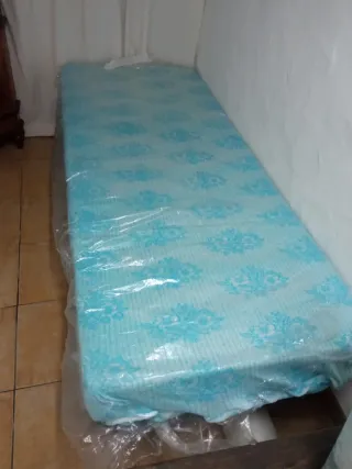 Somier y colchón de goma espuma en buen estado