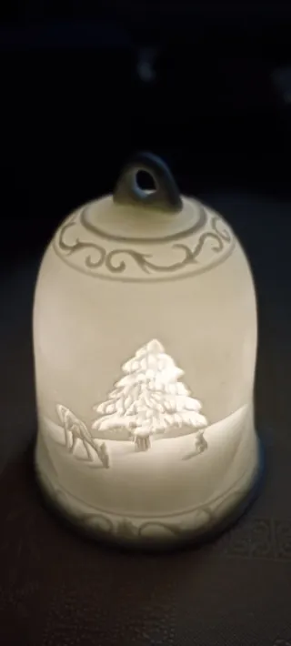 Campana natalizia in porcellana illuminata