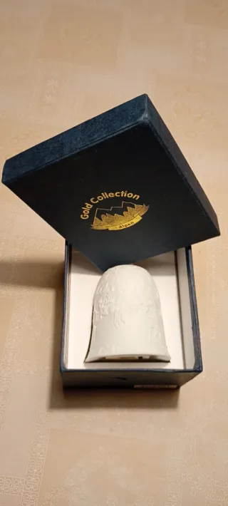 Campana natalizia in porcellana illuminata