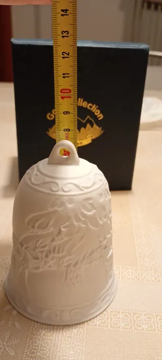 Campana natalizia in porcellana illuminata