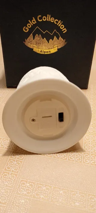 Campana natalizia in porcellana illuminata