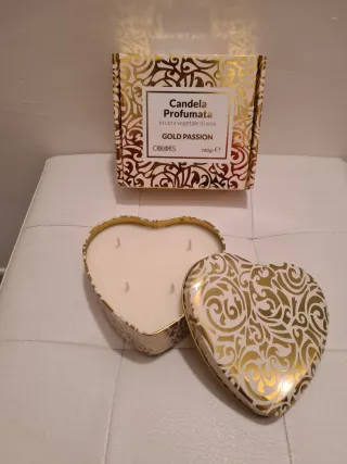 Candela profumata a cuore oro e bianco