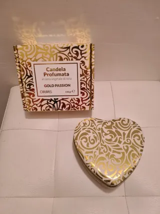 Candela profumata a cuore oro e bianco