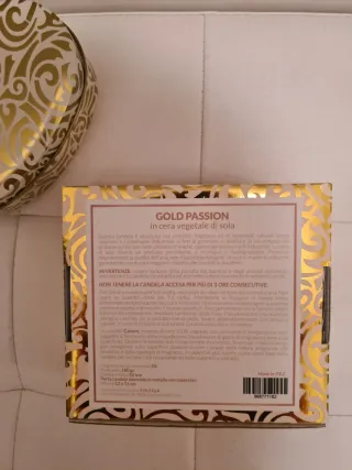 Candela profumata a cuore oro e bianco