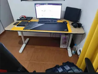 Mesa escritorio o salón madera y plástico