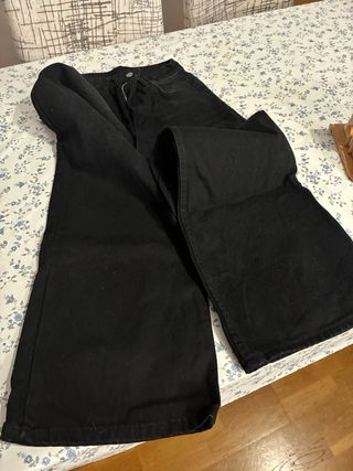 Pantalón vaquero ancho negro T.34