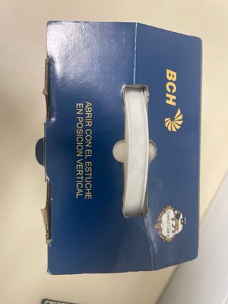 Sopera de porcelana con flores azules