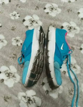 Scarpe da ginnastica blu e rosa