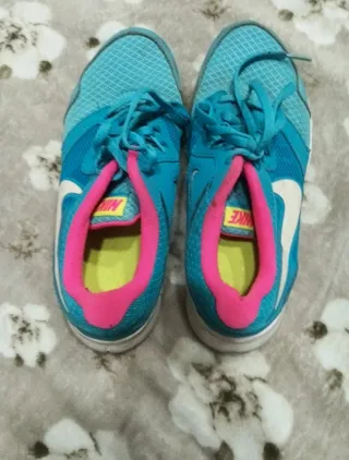 Scarpe da ginnastica blu e rosa