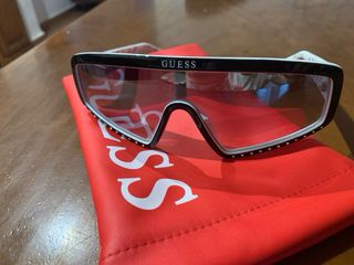 Gafas de sol Guess negras y blancas