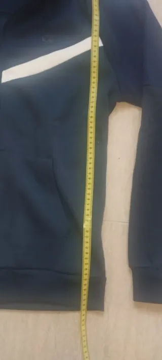 Sudadera azul con cremallera