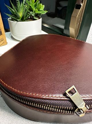 Custodia in pelle per AirPods Max marrone