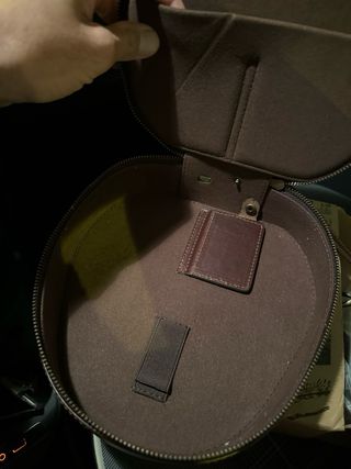 Custodia in pelle per AirPods Max marrone