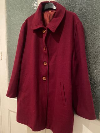 Abrigo rojo de paño