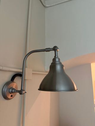 Lámpara de pared metálica gris nueva