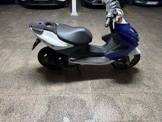 Yamaha Aerox 49cc Azul y Blanco