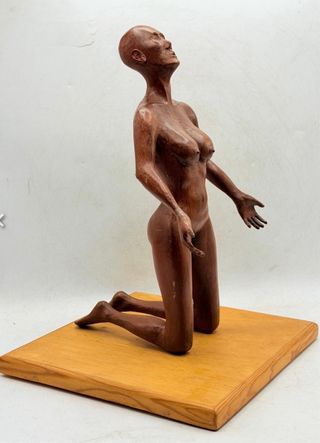 Figura Madera Mujer Suplicante