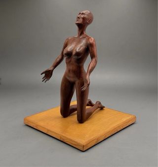 Figura Madera Mujer Suplicante