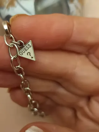 Pulsera Guess Corazón con Charm