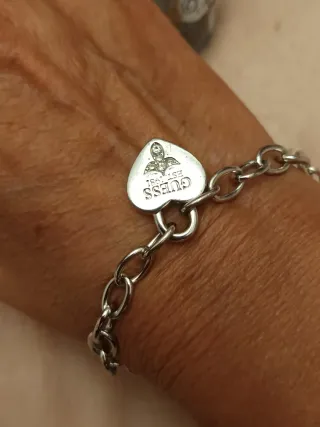 Pulsera Guess Corazón con Charm