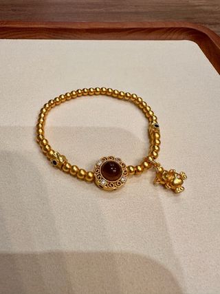 Pulsera elástica ojo de tigre y cuentas doradas
