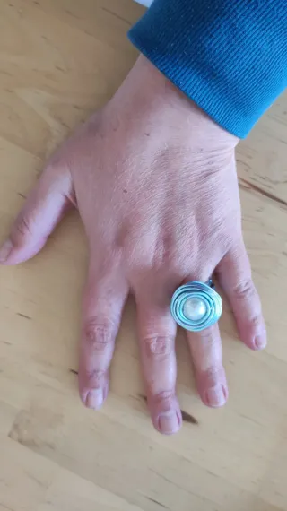 Anillo adaptable azul cielo con perla