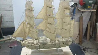 Modellino veliero con vele in stoffa