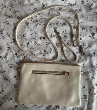 Bolso crema con flecos