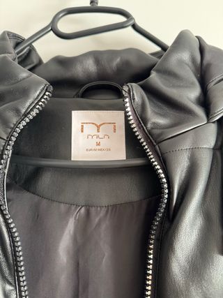 Chaleco acolchado efecto piel con capucha