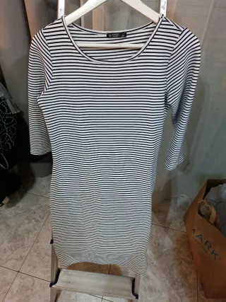 Vestido de rayas blanco y negro
