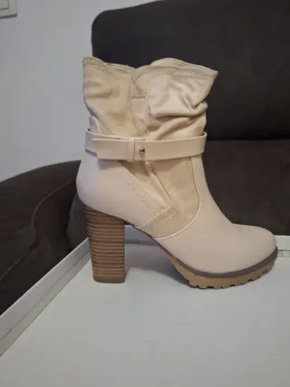 Botín Beige Tacón