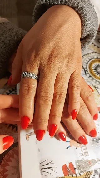 UÑAS ACRILICAS Y ESMALTADOS SEMI.