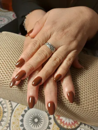 UÑAS ACRILICAS Y ESMALTADOS SEMI.