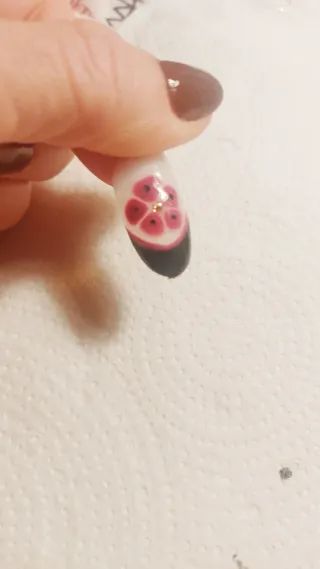 UÑAS ACRILICAS Y ESMALTADOS SEMI.