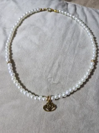 Collar Perlas y Loto Dorado