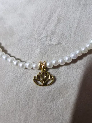 Collar Perlas y Loto Dorado