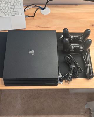 Controller PS4 Pro da 1 TB + ESP32 + 2