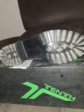 Botín verde tacón grueso