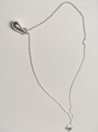 Cadena con colgante plateado