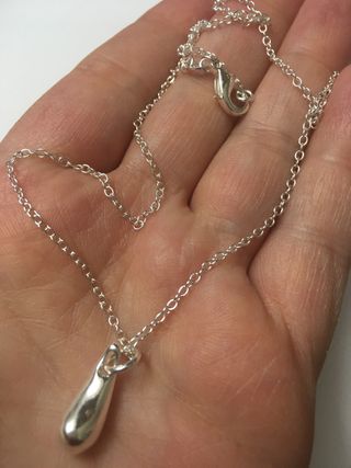 Cadena con colgante plateado