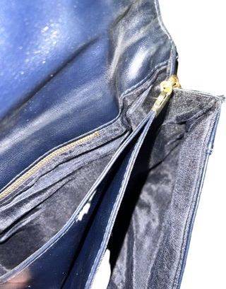 Bolso de hombro vintage negro y dorado