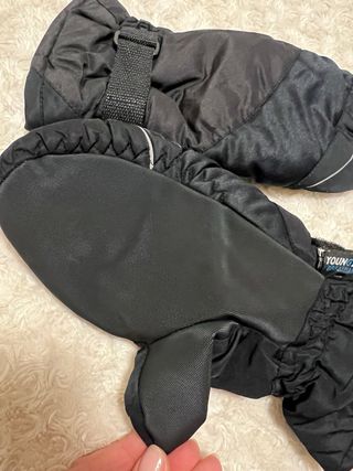 Manoplas de nieve negras