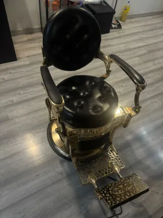 Silla de Barbero Negra y Dorada